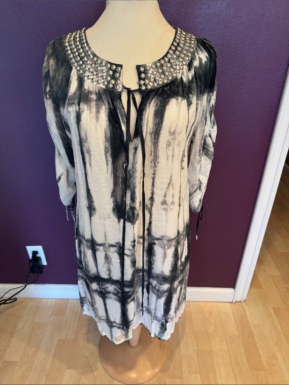 Jeweled Collar Black & White Tie-Dye Women's Tunic